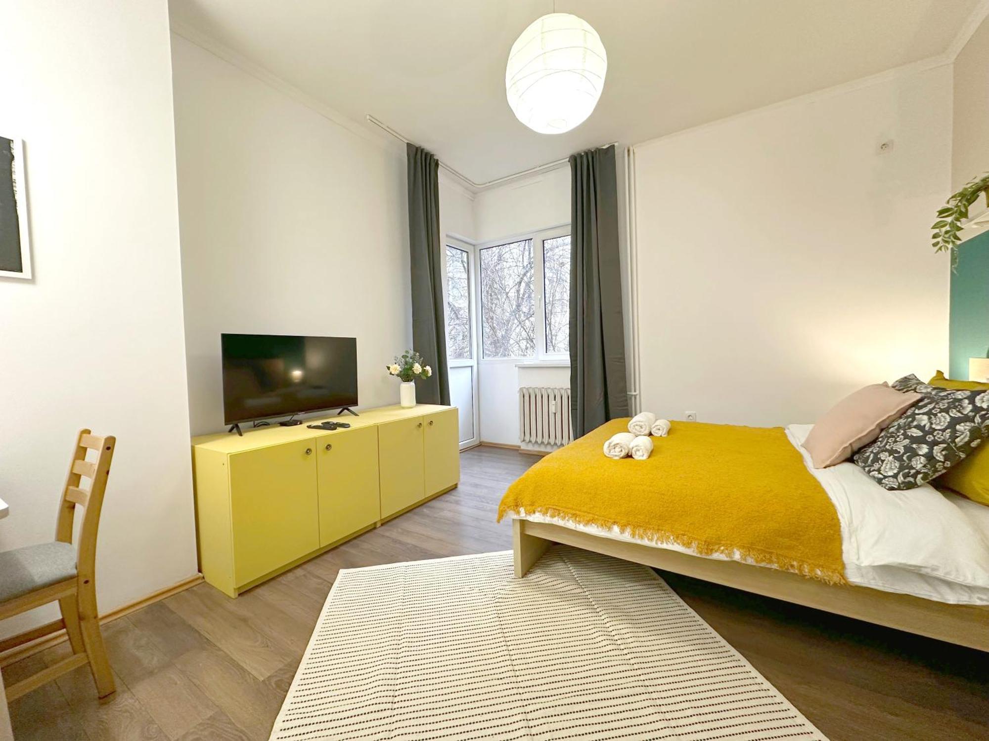 Апартаменти Aurora Abode - Center 1 Bdr Fast Wi-fi *
